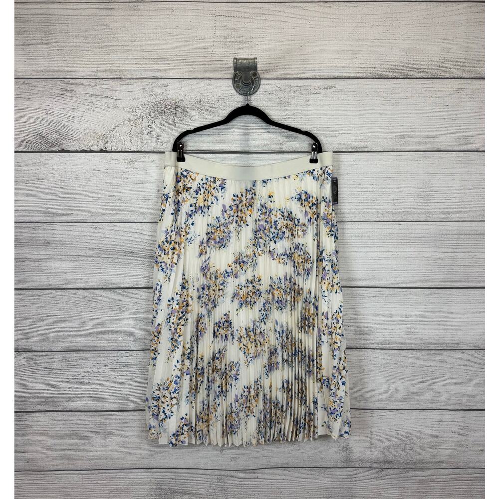 Vince Camuto Plus Size White Floral Pleated Pull On Midi Skirt Size XXL